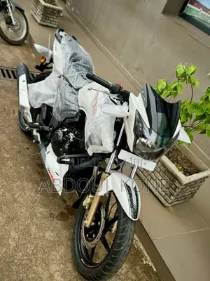 Neuf TVS Apache 180 RTR 2023 Blanc