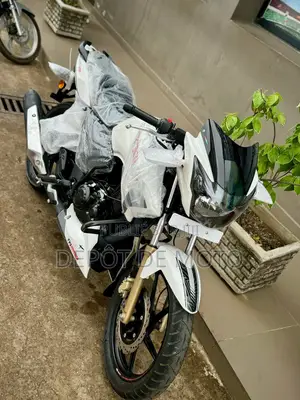 Neuf TVS Apache 180 RTR 2023 Blanc