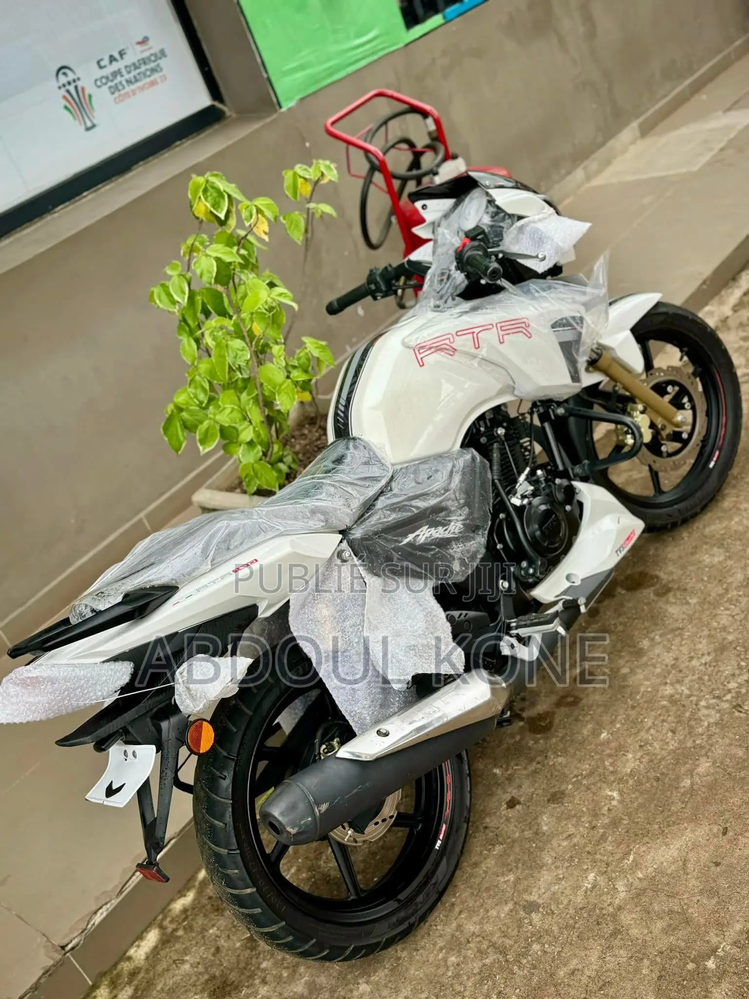Neuf TVS Apache 180 RTR 2023 Blanc