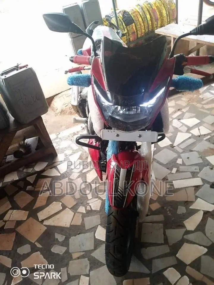 Neuf TVS Apache 180 RTR 2022 Rouge