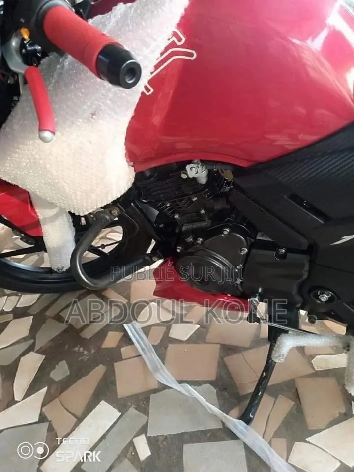 Neuf TVS Apache 180 RTR 2022 Rouge