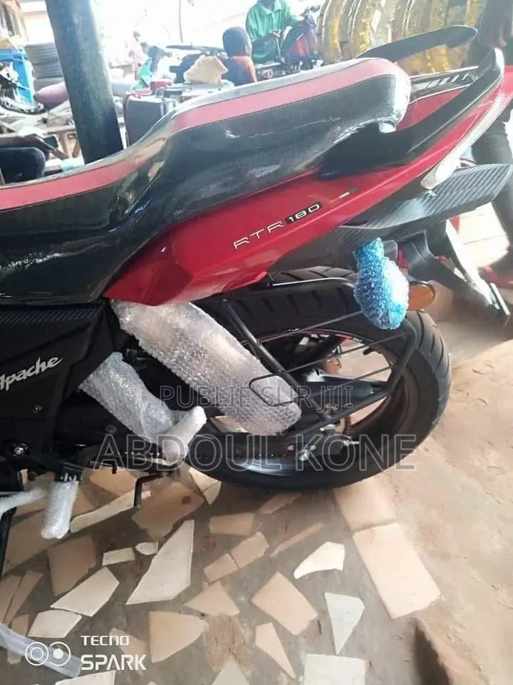 Neuf TVS Apache 180 RTR 2022 Rouge