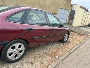 Renault Laguna II 1.6 Saloon 2000 Marron