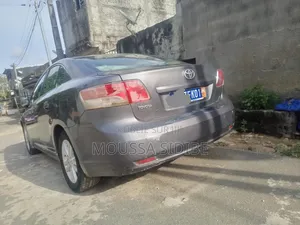 Toyota Avensis 2.0 Advanced 2011 Gris