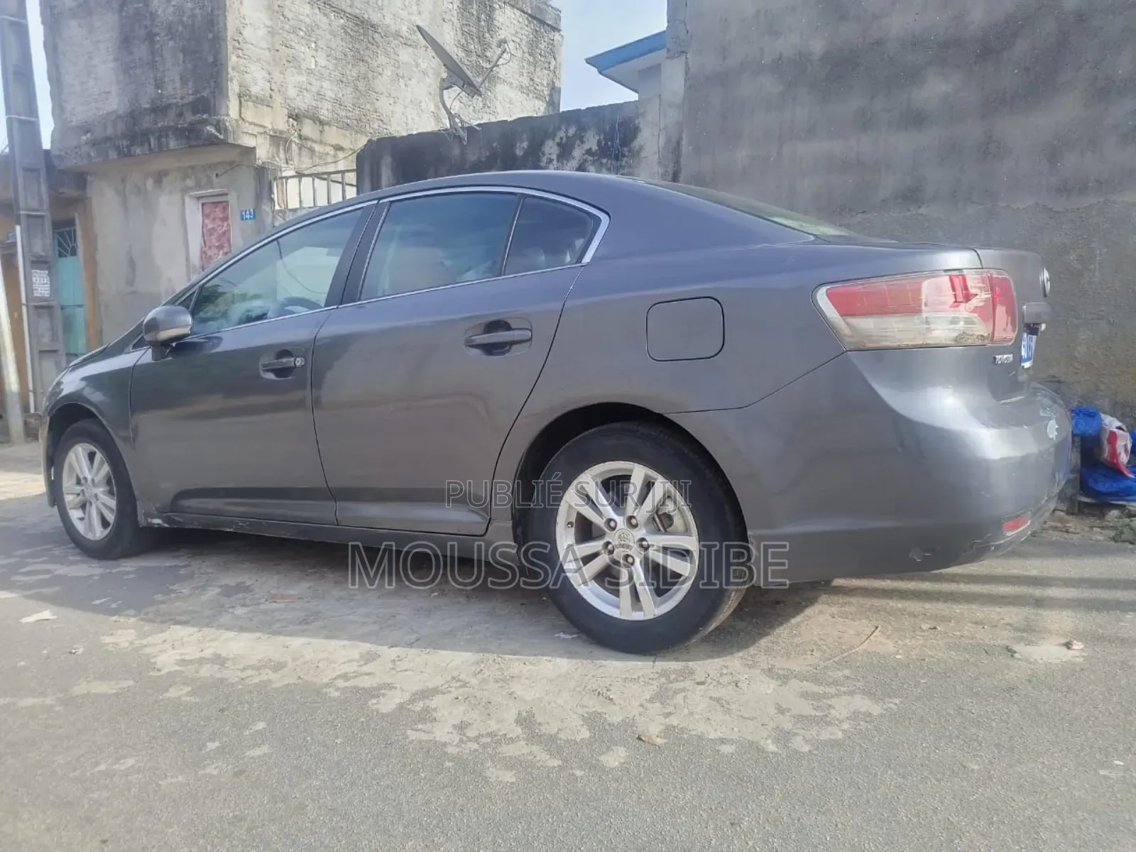 Toyota Avensis 2.0 Advanced 2011 Gris