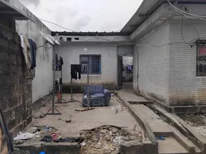 4chbre Villa dans Cité Aniegre, Yopougon à Vendre