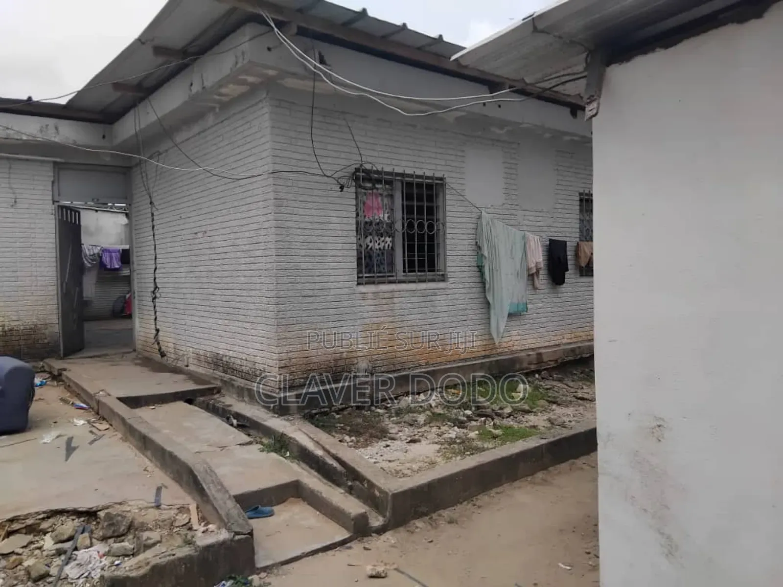 4chbre Villa dans Cité Aniegre, Yopougon à Vendre