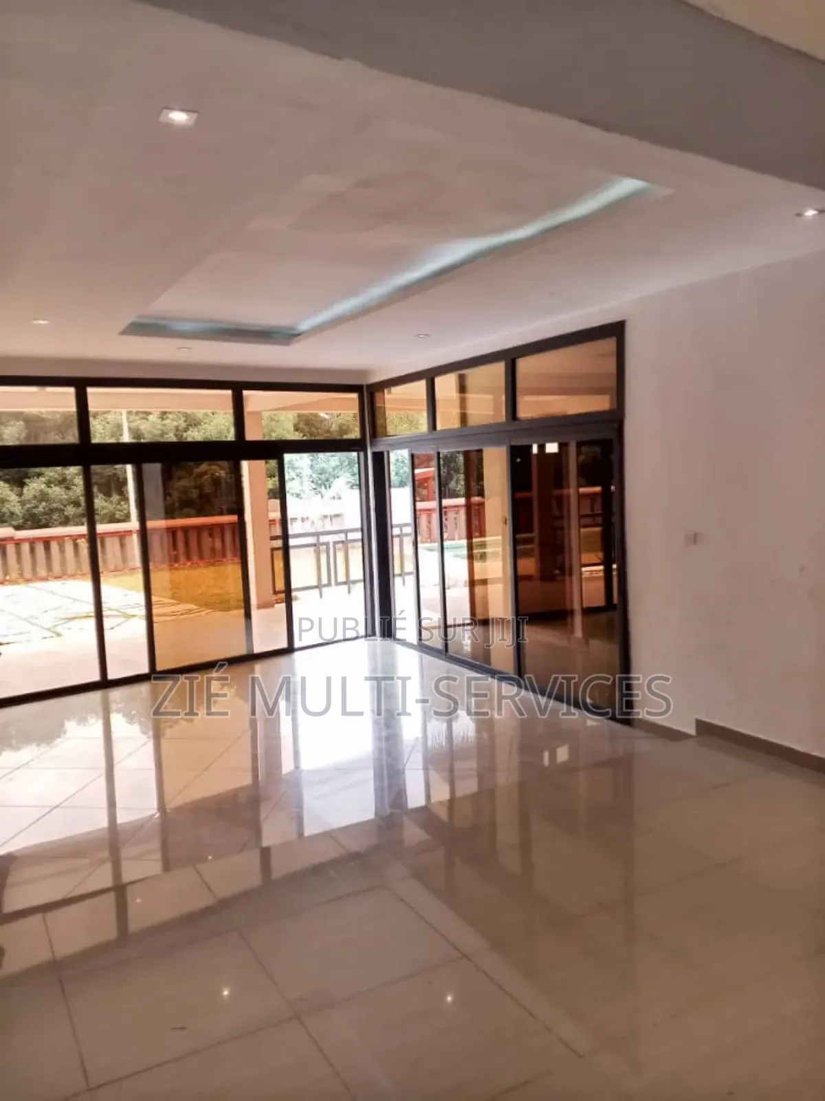 Furnished 6chbre Villa dans Zié Multi-Service, Grand-Bassam à Vendre