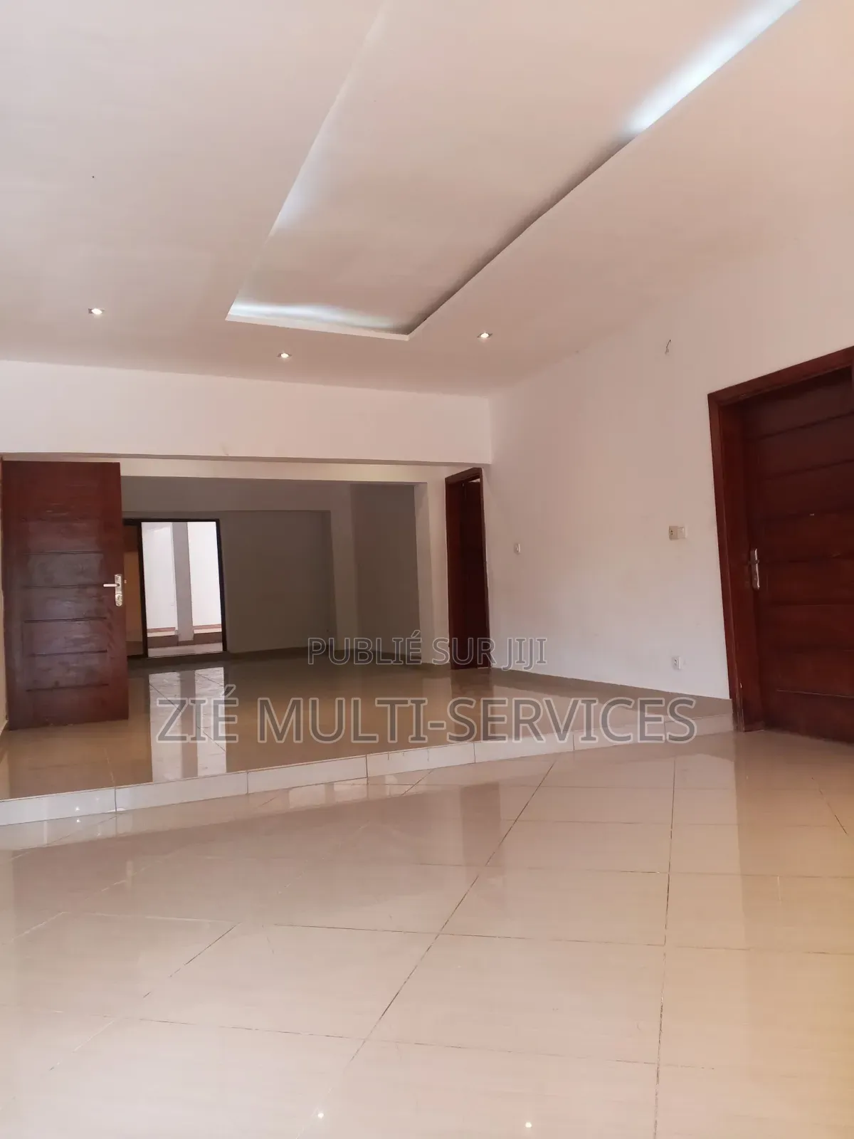 Furnished 6chbre Villa dans Zié Multi-Service, Grand-Bassam à Vendre