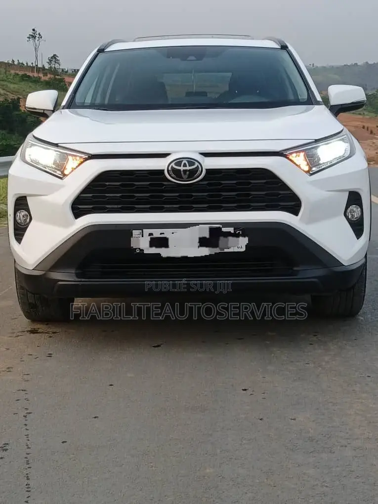 Toyota RAV4 XLE 2021 Blanc