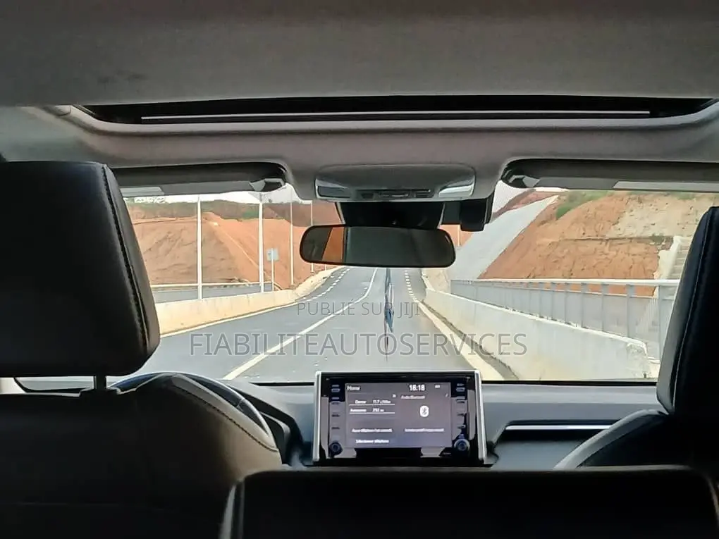 Toyota RAV4 XLE 2021 Blanc