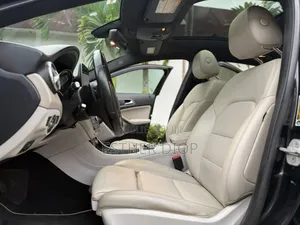 Photo - Mercedes-Benz GLA 250 2016 Noir