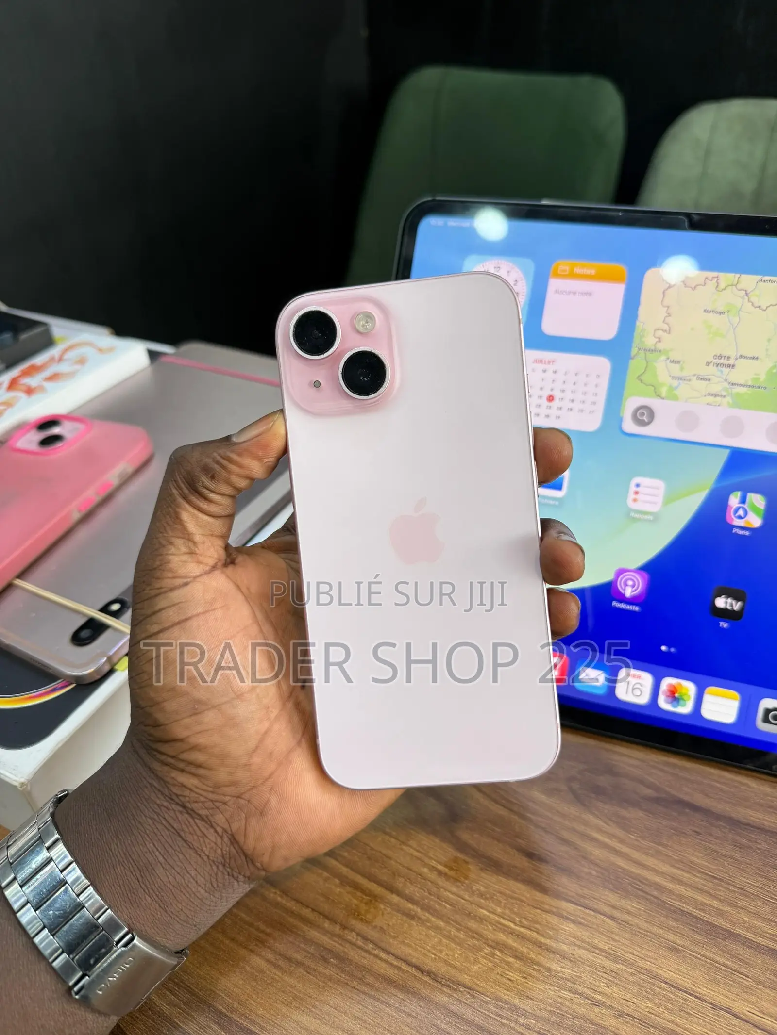New Pomme iPhone 15 128 GB Or rose