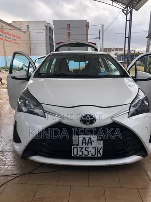 Photo - Toyota Yaris 1.5 Sedan L 2020 Blanc cassé