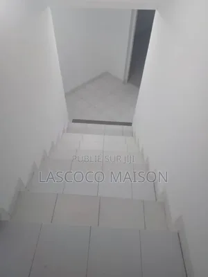 5chbre Duplex dans Lascoco, Cocody à Louer