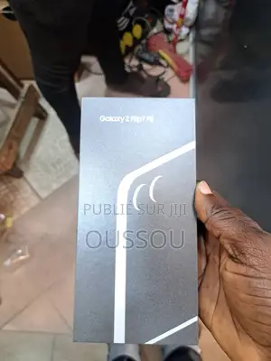 Photo - New Samsung Galaxy Z Flip7 256 GB Noir