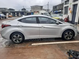 Hyundai Elantra SE 4dr Sedan (1.8L 4cyl 6A) 2015 Gris