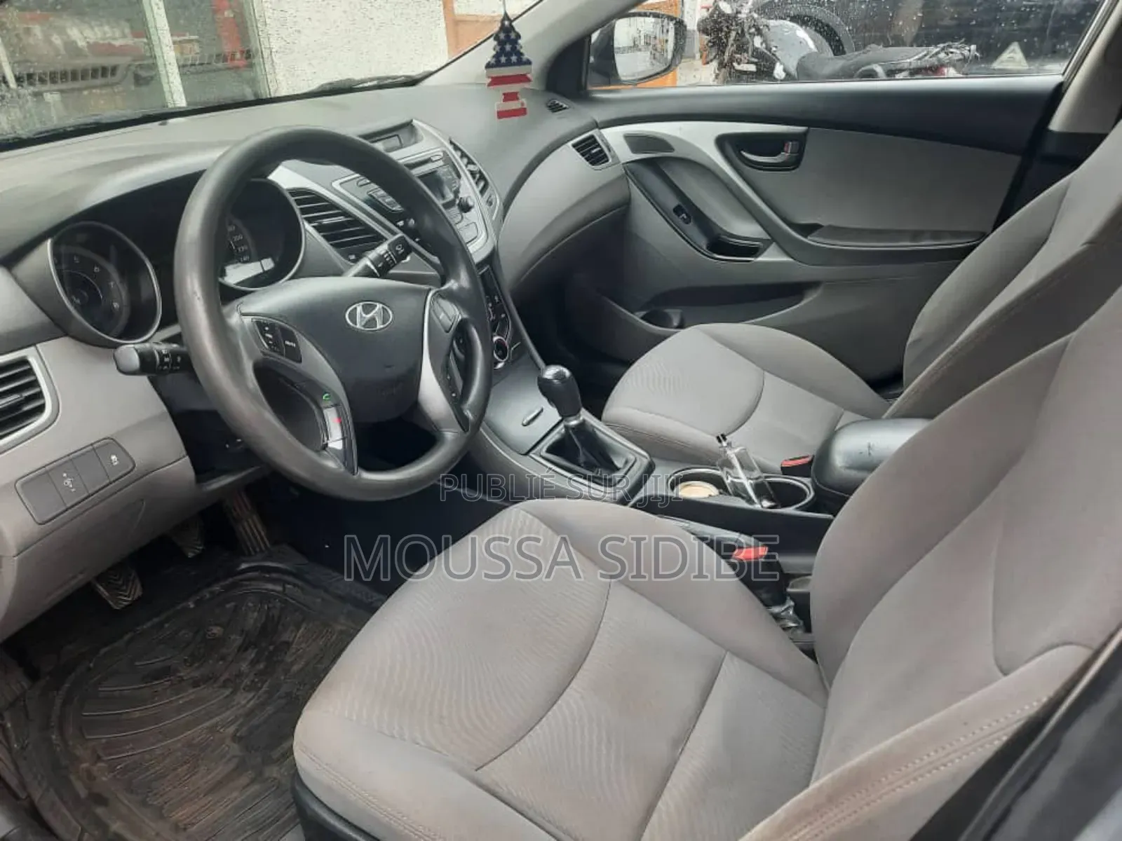 Hyundai Elantra SE 4dr Sedan (1.8L 4cyl 6A) 2015 Gris