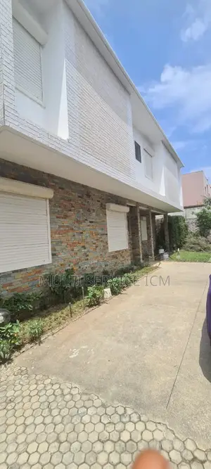 8chbre Duplex dans Ismaël Coulibaly, Cocody à Vendre