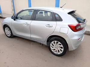 Suzuki Baleno 2023 Gris