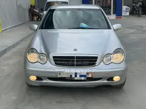 Photo - Mercedes-Benz C200 2004 Gris