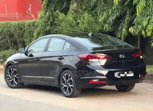 Photo - Hyundai Elantra Limited 2020 Noir Mat