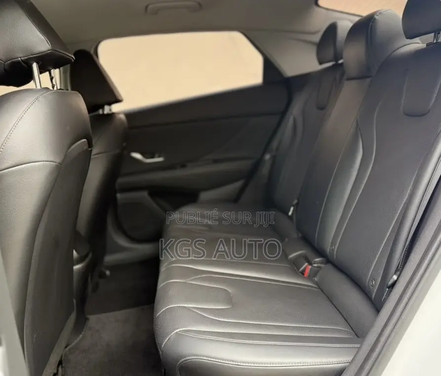 Hyundai Avante 2022 Blanc