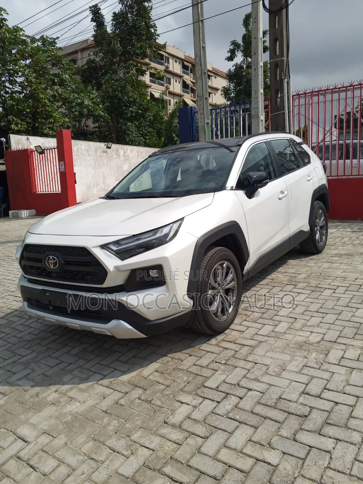 Neuf Toyota RAV4 XLE Premium 2025 Blanc