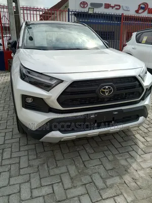 Neuf Toyota RAV4 XLE Premium 2025 Blanc