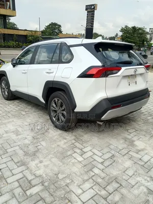 Neuf Toyota RAV4 XLE Premium 2025 Blanc