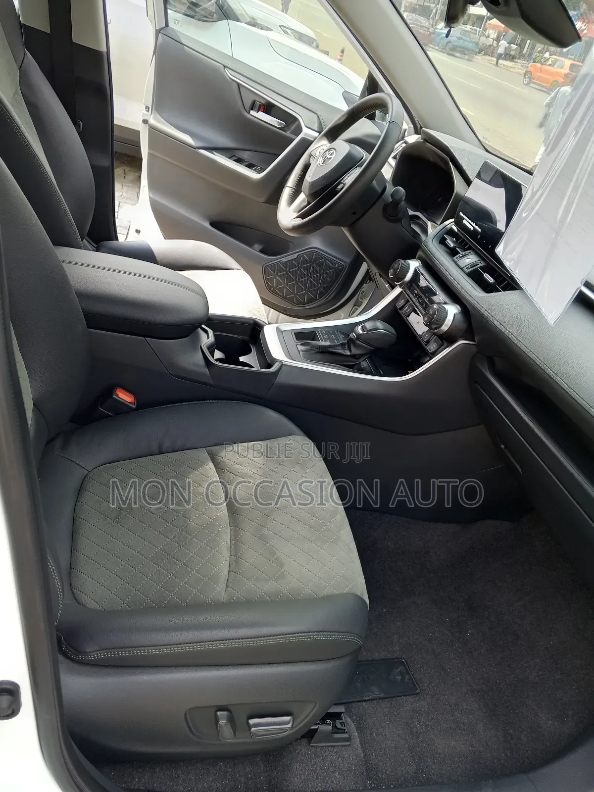 Neuf Toyota RAV4 XLE Premium 2025 Blanc