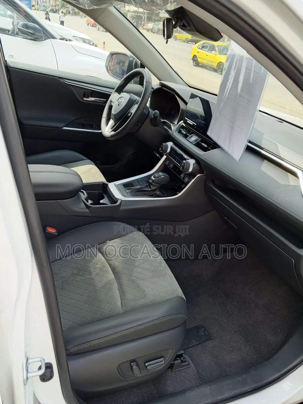 Neuf Toyota RAV4 XLE Premium 2025 Blanc