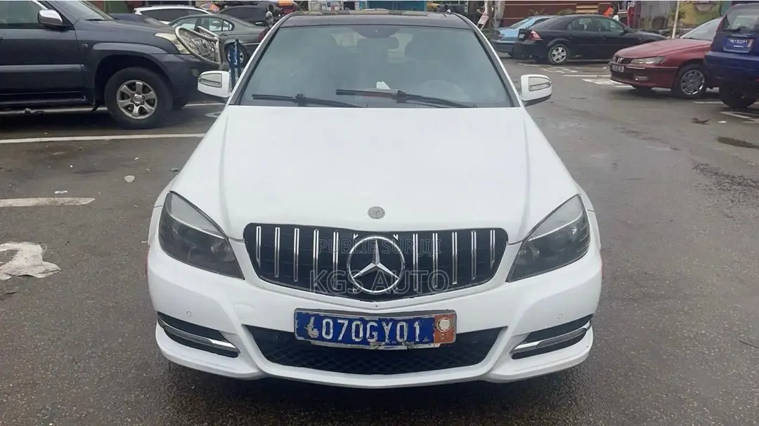 Mercedes-Benz C300 Luxury Sedan RWD (3.0L 6cyl 7A) 2009 Blanc