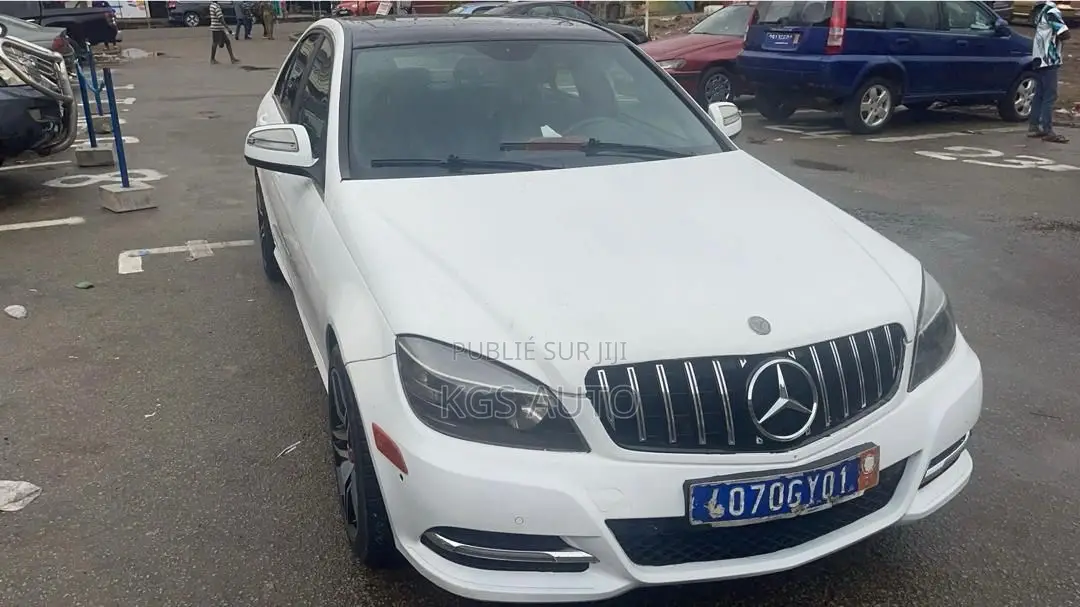 Mercedes-Benz C300 Luxury Sedan RWD (3.0L 6cyl 7A) 2009 Blanc