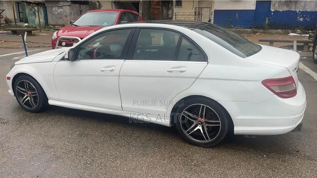 Mercedes-Benz C300 Luxury Sedan RWD (3.0L 6cyl 7A) 2009 Blanc