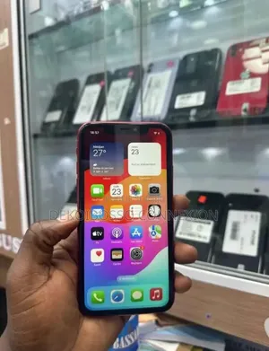 Pomme iPhone 11 64 GB Rouge