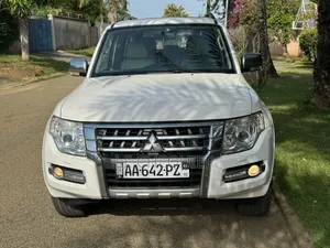 Photo - Mitsubishi Pajero V80 3.8 V6 GLS 2021 Blanc