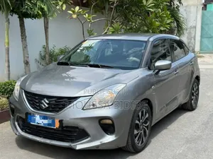 Photo - Suzuki Baleno 2023 Gris