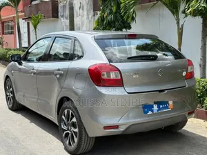 Suzuki Baleno 2023 Gris