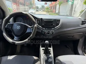 Suzuki Baleno 2023 Gris