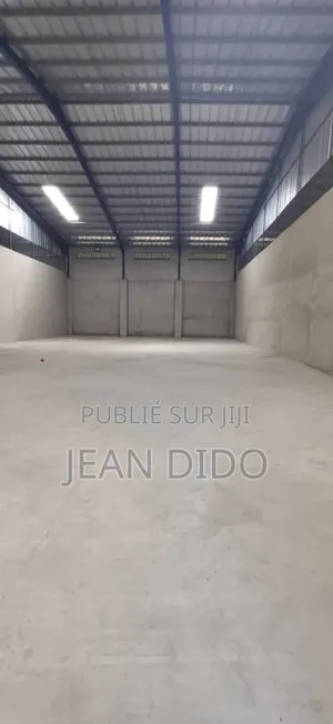 Photo - Entrepôt À Louer Au 2 Plateaux Dokui
