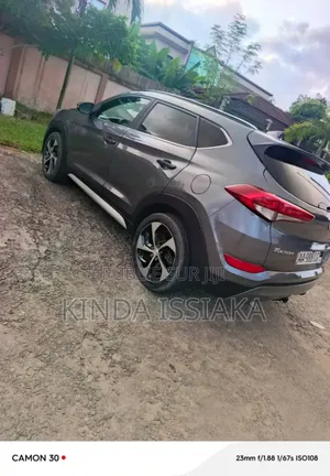 Photo - Hyundai Tucson Limited FWD 2018 Gris