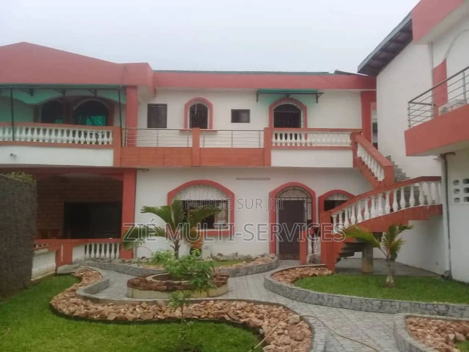 Furnished 14chbre Duplex dans Zié Multi-Service, Cocody à Vendre