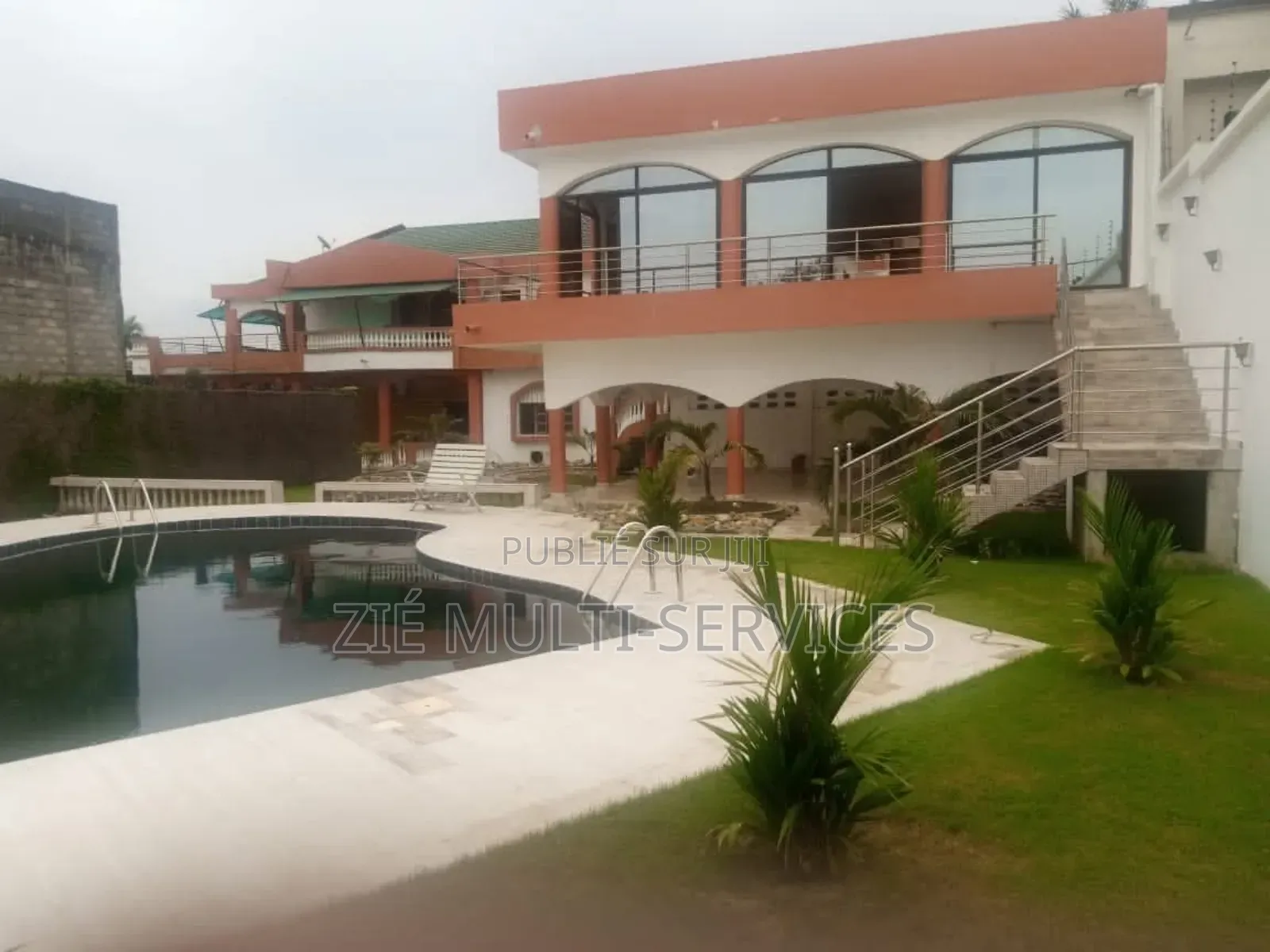 Furnished 14chbre Duplex dans Zié Multi-Service, Cocody à Vendre