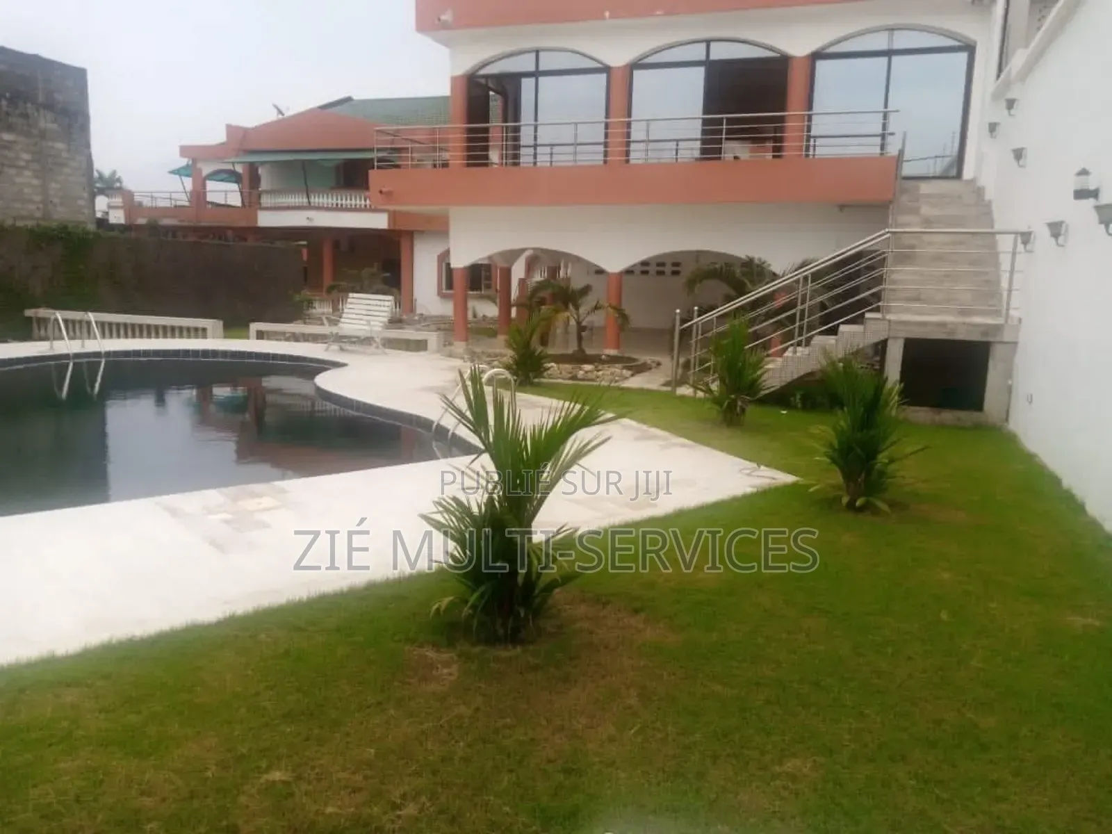 Furnished 14chbre Duplex dans Zié Multi-Service, Cocody à Vendre