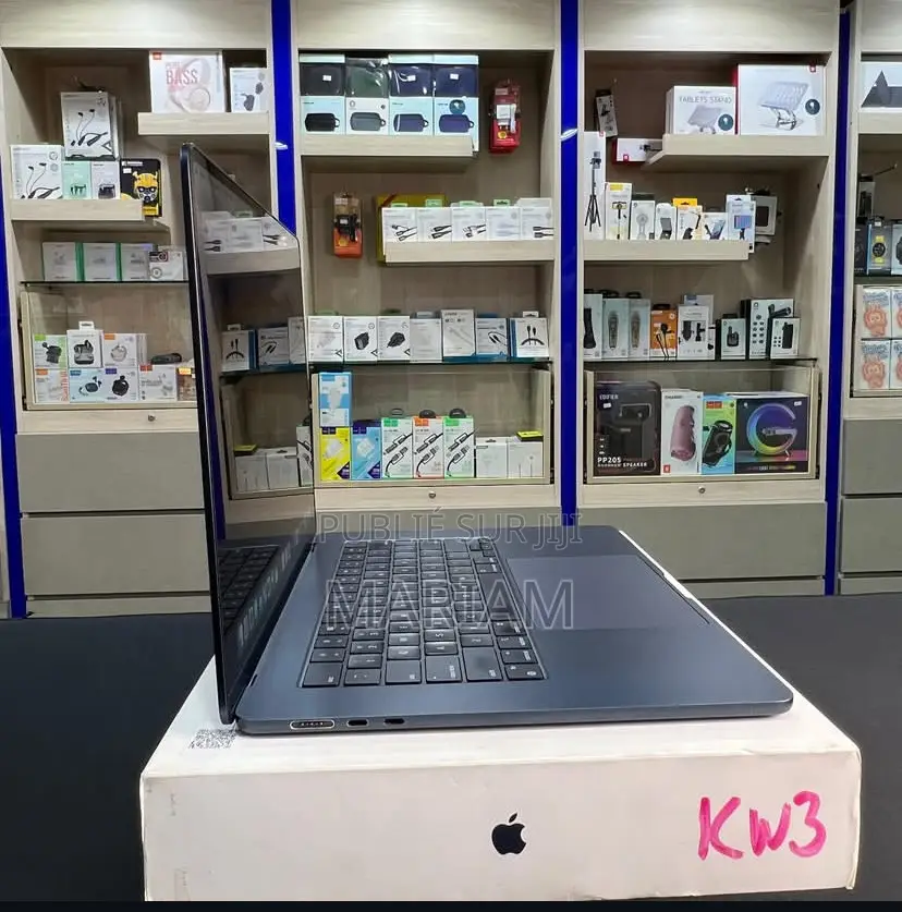 New Pomme MacBook Air 2023 M2 16GB Apple M2 SSD 256GB