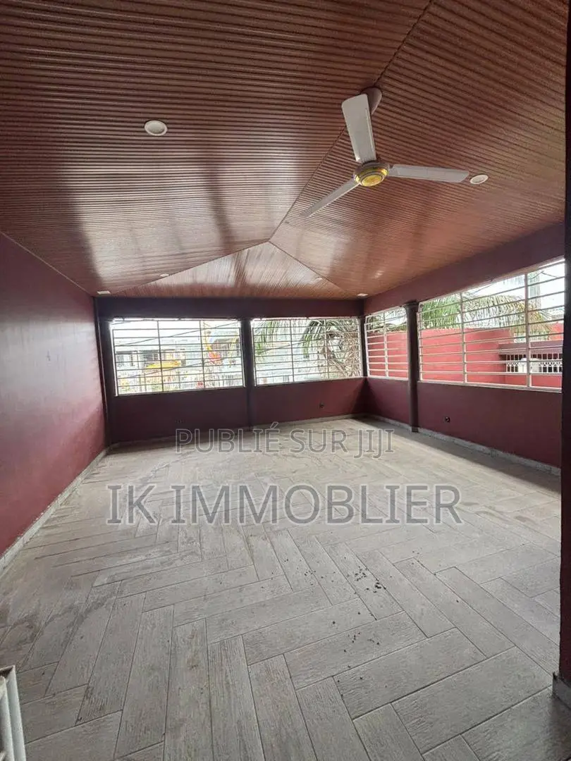 5chbre Villa dans Ik Immobilier, Cocody à Louer