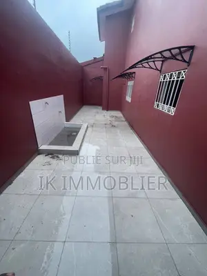 5chbre Villa dans Ik Immobilier, Cocody à Louer