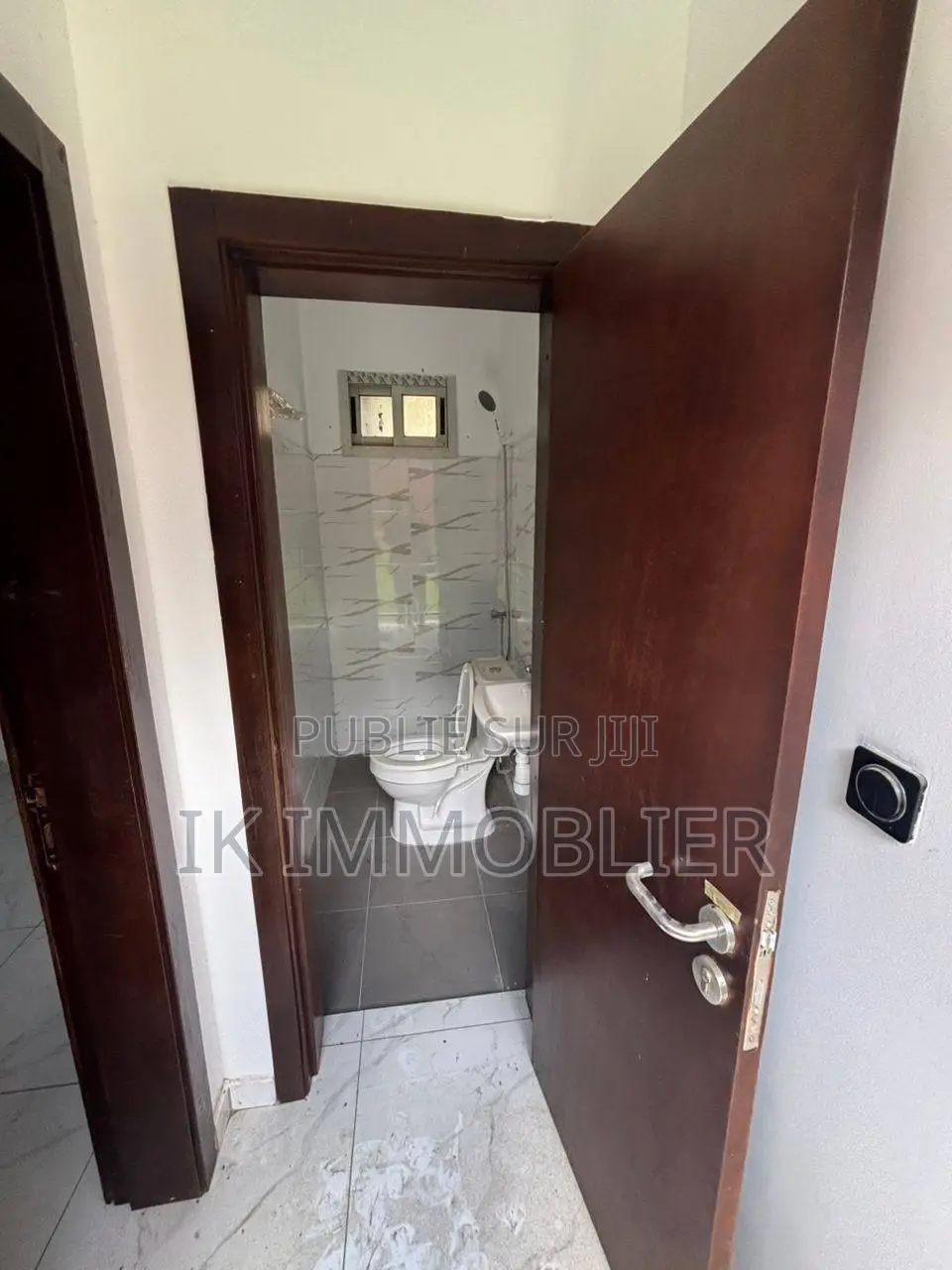 5chbre Villa dans Ik Immobilier, Cocody à Louer