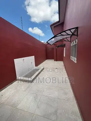 5chbre Villa dans Ik Immobilier, Cocody à Louer